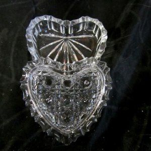 VINTAGE 70-90'S CRYSTAL HEART SHAPED TRINKET BOX W/LID, BEAUTIFUL DESIGN